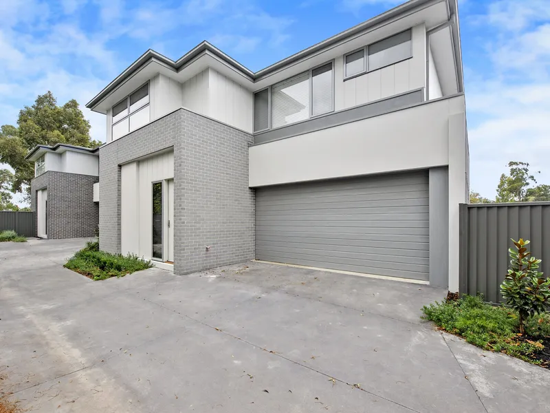 Luxury Lake Wendouree townhouse