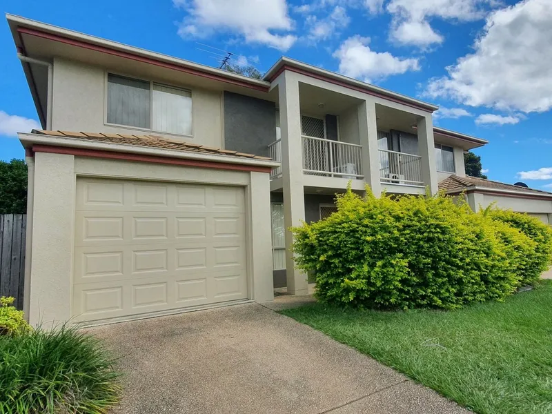 GREAT LOCATION - 2 CAR SPACES