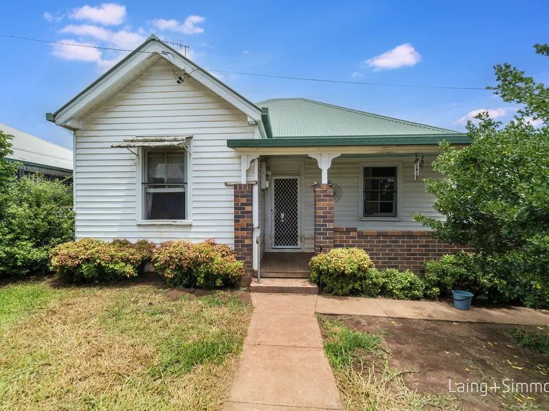 Lovely Armidale Cottage With Period Charm And Plenty Of Potential