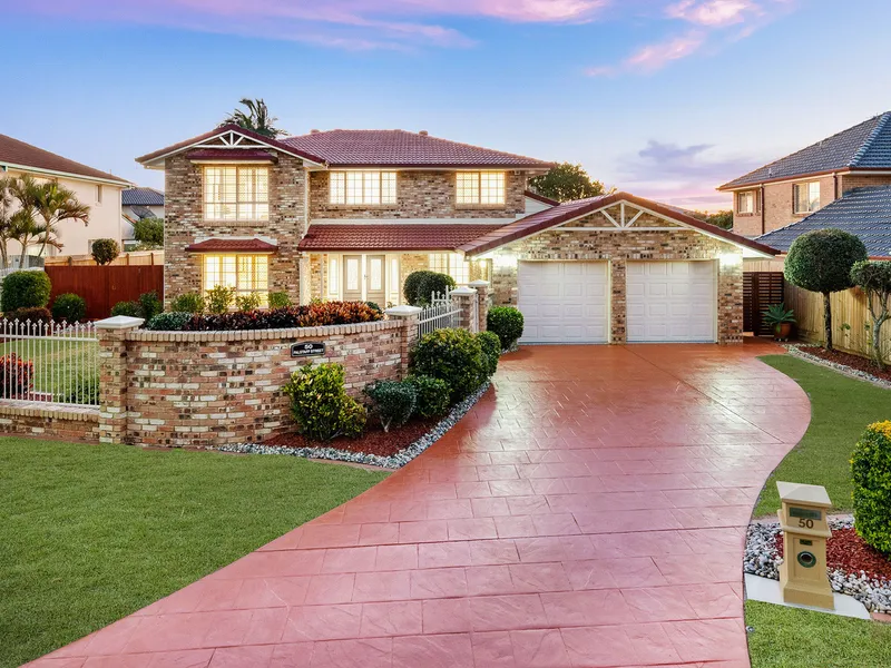 Elegant Family Home In A Quiet Street - One Week Free Rent Offered On Condition