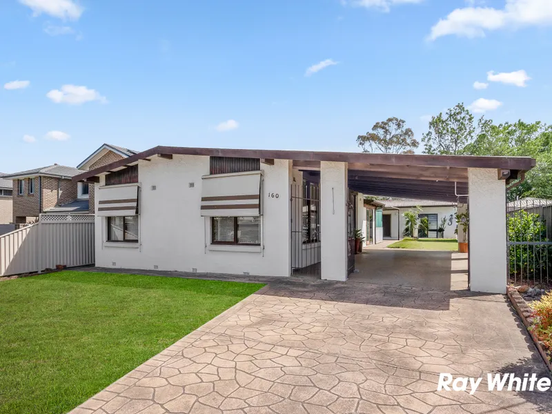 House and Two Bedroom Retreat on Large Block!