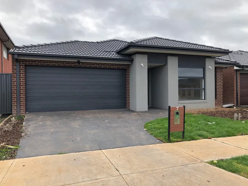 Sparkling Home in Grove Estate- Ready to Move In!