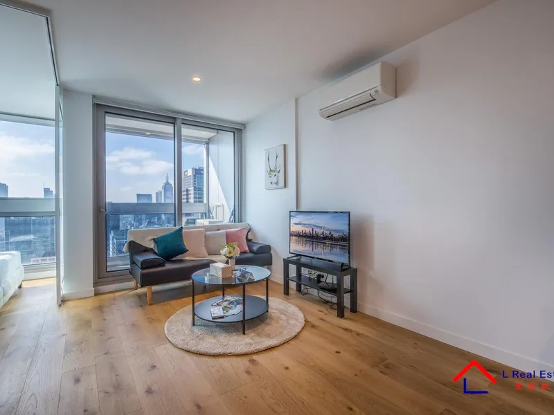 Stylish, fully-furnished 2 beds apartment with City views!