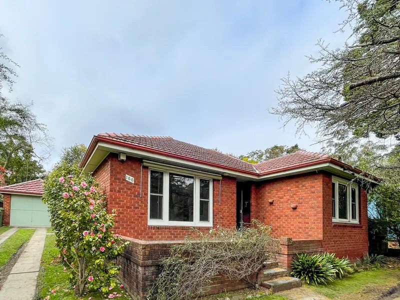 Two Bedroom Home - Walk to Gordon West School