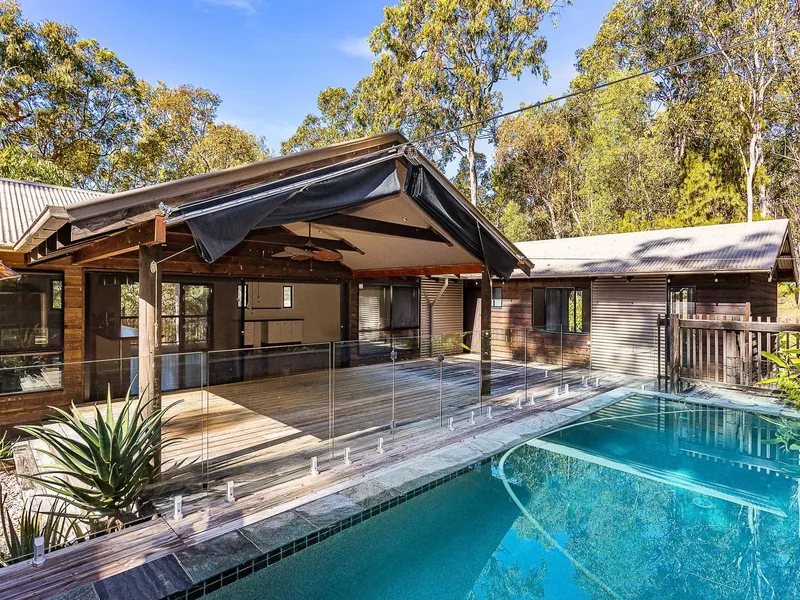 SPRAWLING COUNTRY HOUSE WITH CONVENIENCE