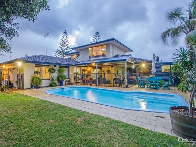 Beach Side in Exclusive cul-de-sac Location