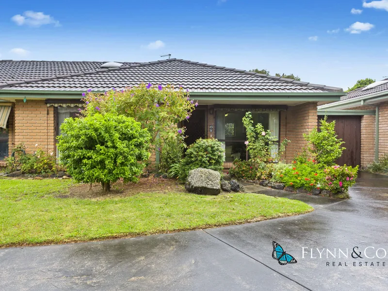 Position Perfect; Close to Shops and Beach