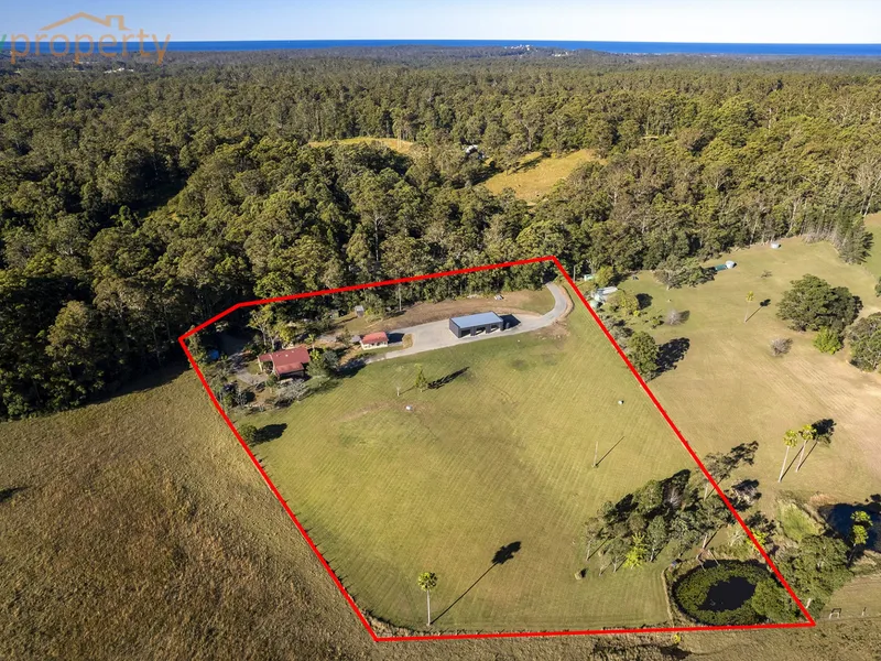 LIFESTYLE ACRES WITH CHARMING HOME, STUDIO & HUGE SHED