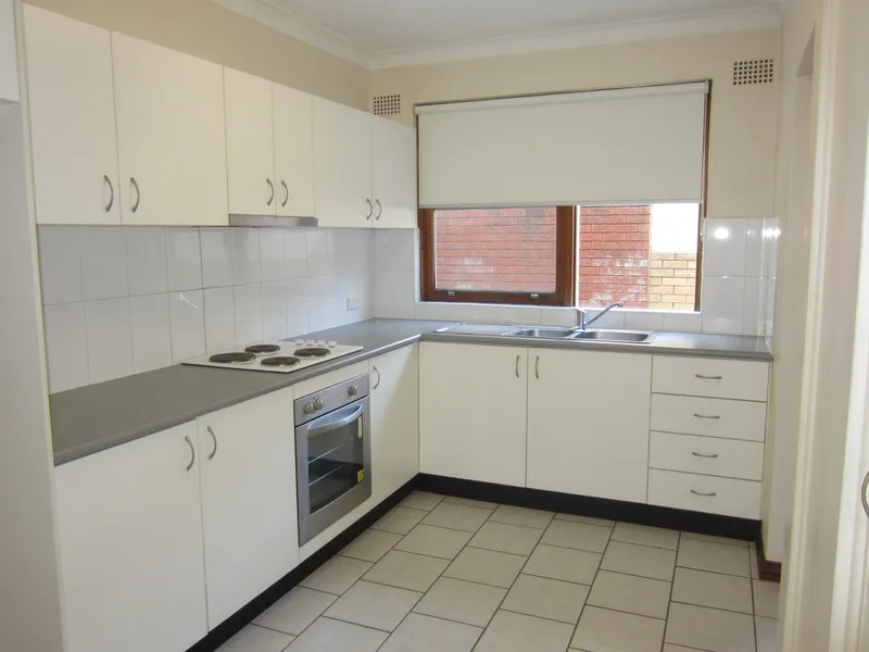 TWO BEDROOM UNIT IN LANE COVE