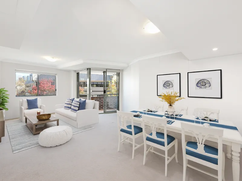 Sunny and ultra-convenient ‘ Sydney Harbourside Apartment