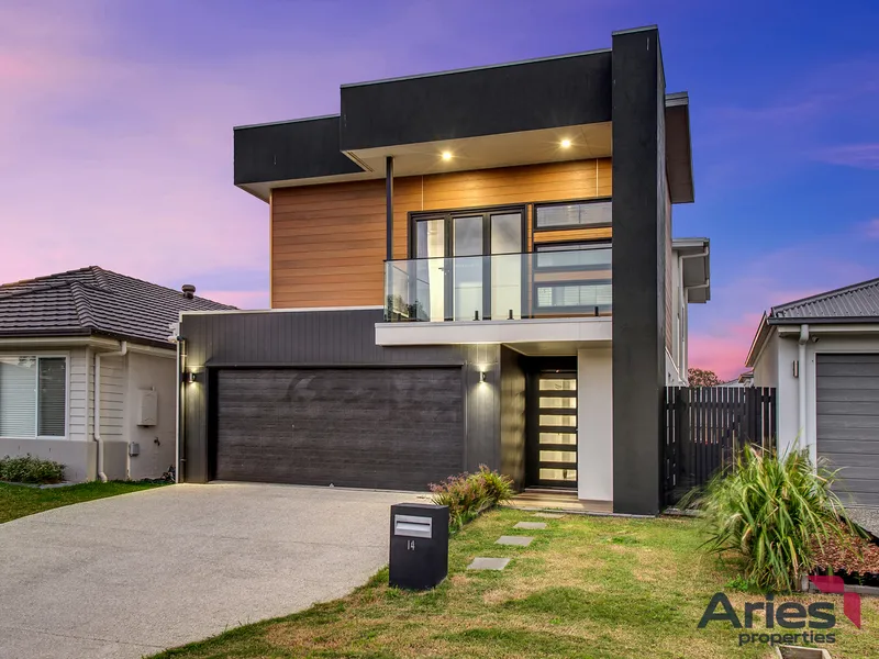 Stunning Contemporary Home in Foreshore Estate, Coomera