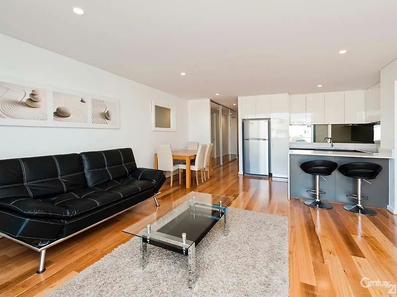 LUXURY FULLY FURNISH APARTMENT ON THE MARINA