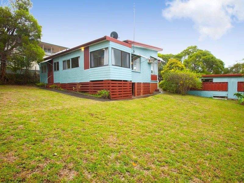 Quaint Cottage with Spacious Yard Near Dee Why Beach