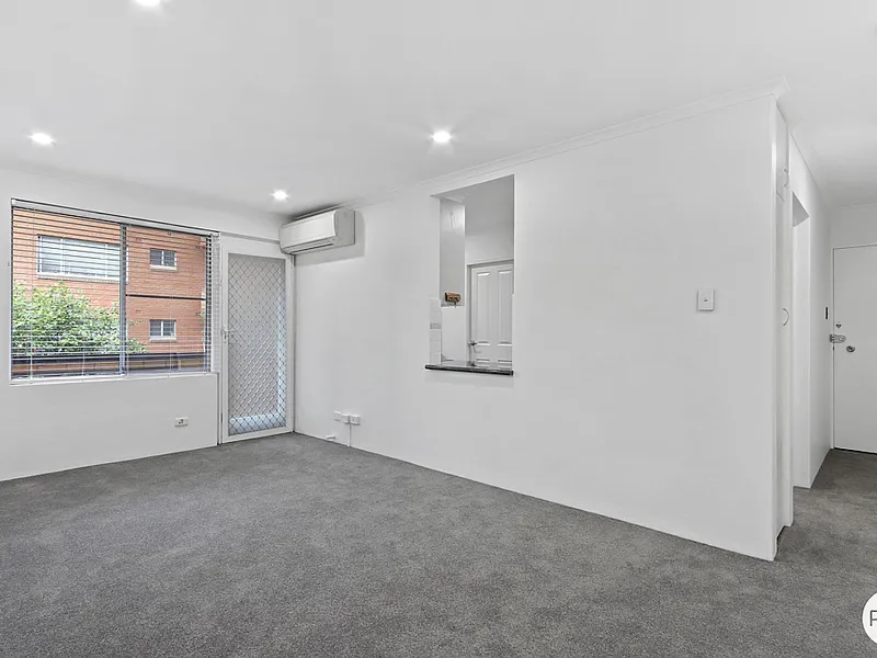 NEWLY RENOVATED 2 BEDROOM APARTMENT 