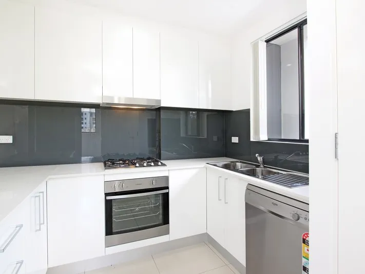 MODERN 2 BEDROOM APARTMENT IN GREAT LOCATION!!