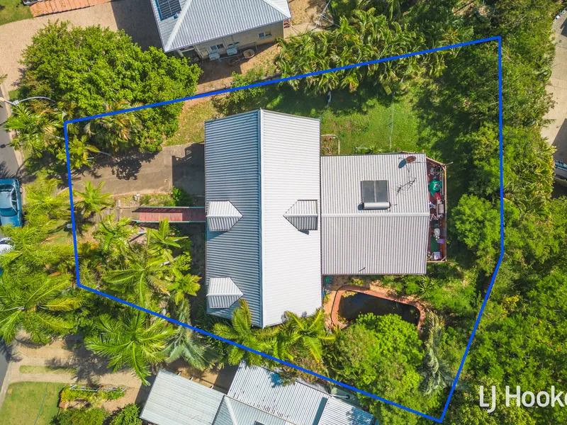 Large Unique Timber Home - Ready for its new owner!