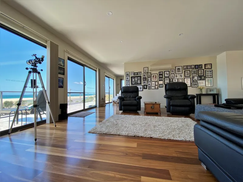 OUTSTANDING BEACH VIEWS