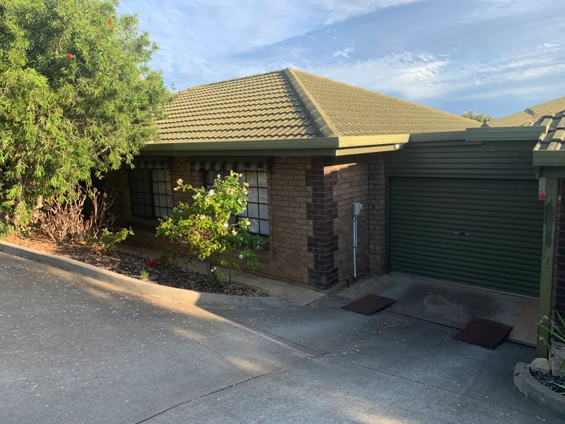 CLASSY COURTYARD UNIT IN GREAT LOCATION