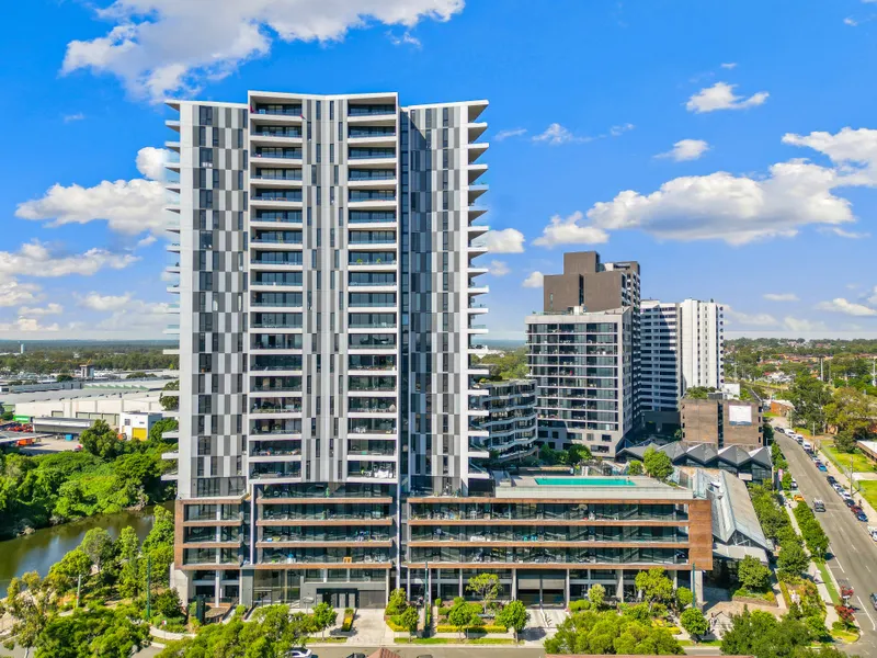 Modern & Luxurious Apartment with Sweeping City Views!!