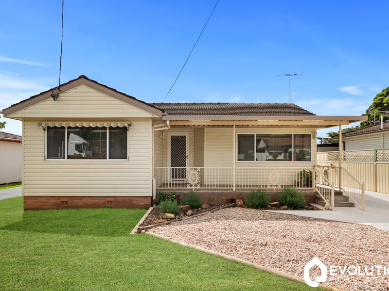 UPDATED FAMILY HOME - LAWN MAINTENANCE & WATER INCLUDED