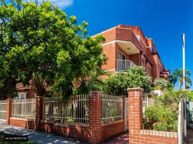 MGM MARTIN - UNFURNISHED THREE BEDROOM APARTMENT