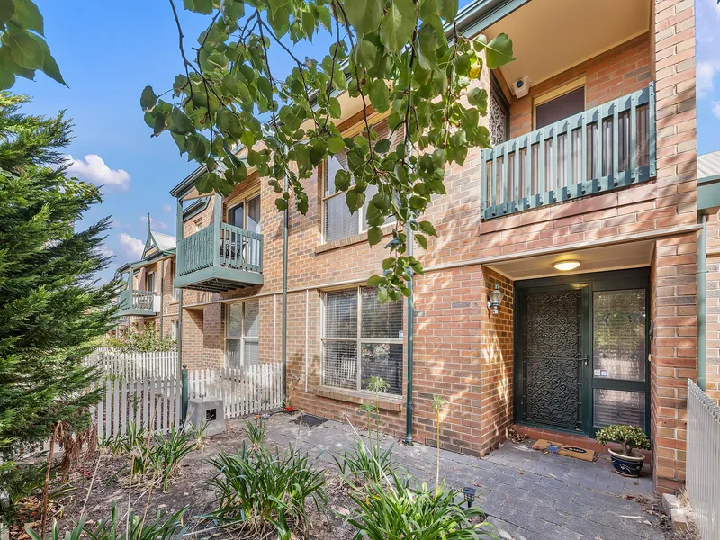Terrific Townhouse in Leafy Locale