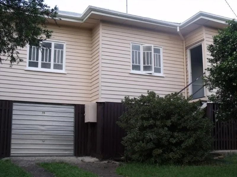3 bedroomed house well located close to shopping centre and CBD!