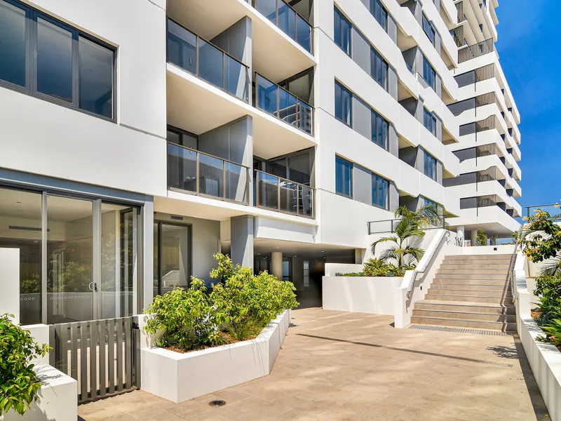 Near New Apartment with Large Courtyard