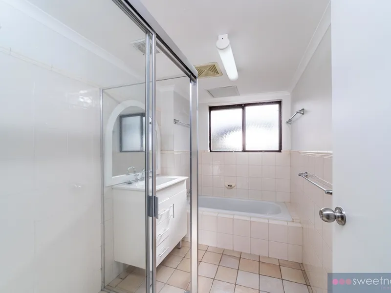 Oversized 2 bedroom apartment 50m from Manly Beach!