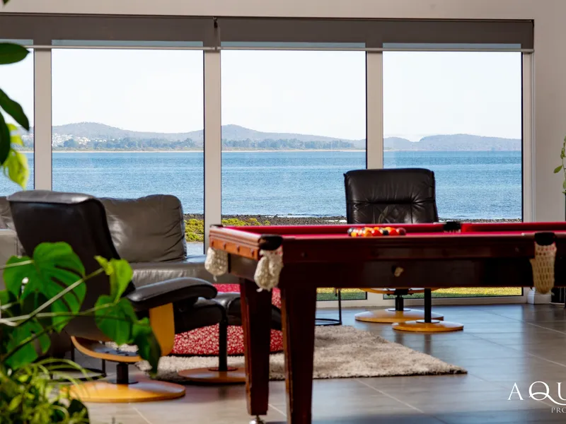 Outstanding Waterfrontage Home With A Panoramic Vista