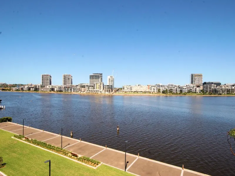 Waterfront Lifestyle at its best!