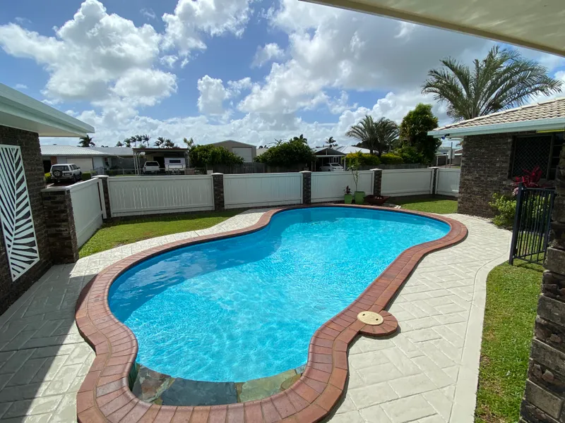 HUGE FAMILY HOME IN SOUGHT AFTER OORALEA