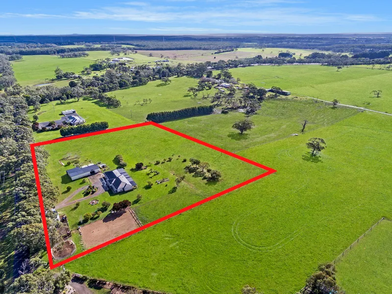 Stylish Rural Home, Perfect For Horses