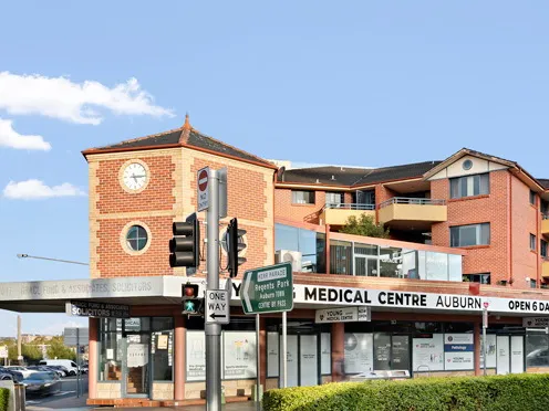 Luxury Modern Unit & Only 3 Minutes Walk To Station & High Rental Income