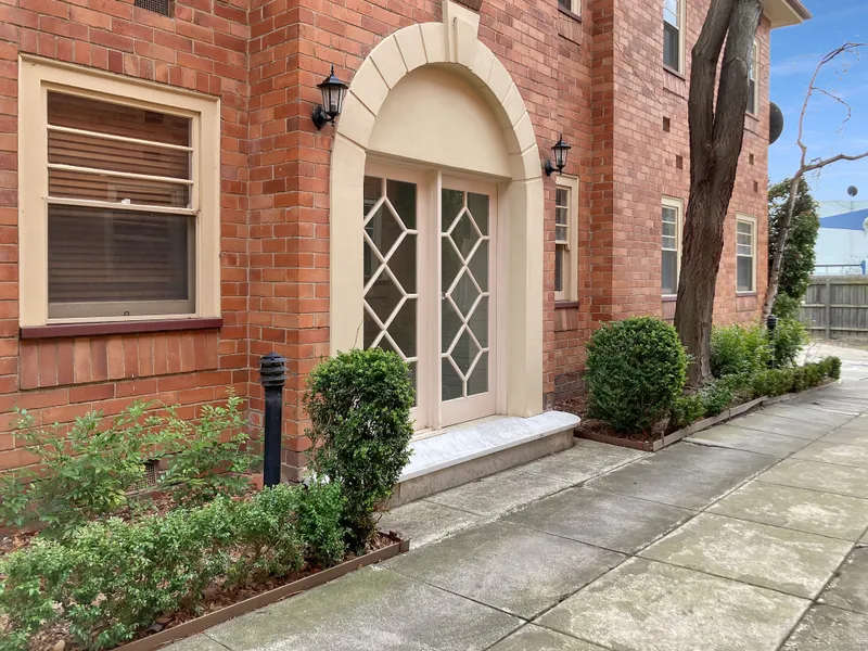 Inspect Virtually – Move in Now! Art-Deco Charm