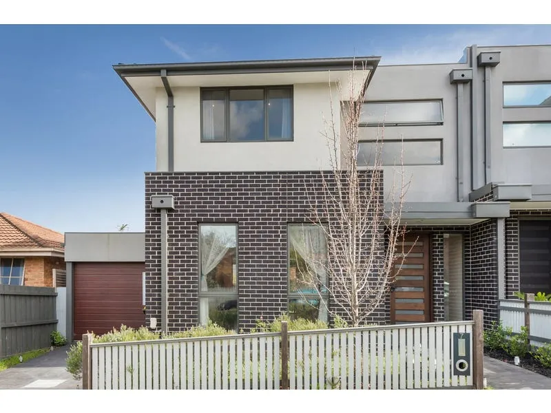 Beautiful Townhouse Just next to Deakin University