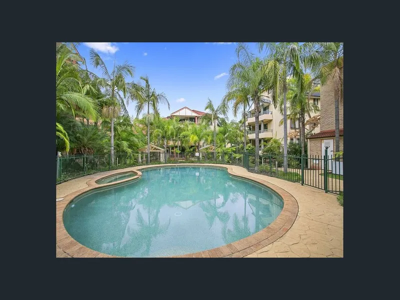 Located close to shops and transport