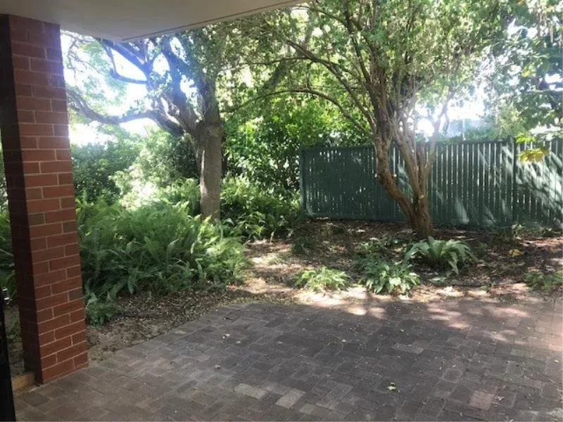 GREAT LOCATION - WALK TO RIVER AND SHOPS