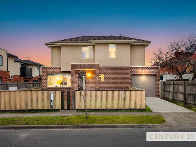 Luxury Front Townhouse in Central Noble Park