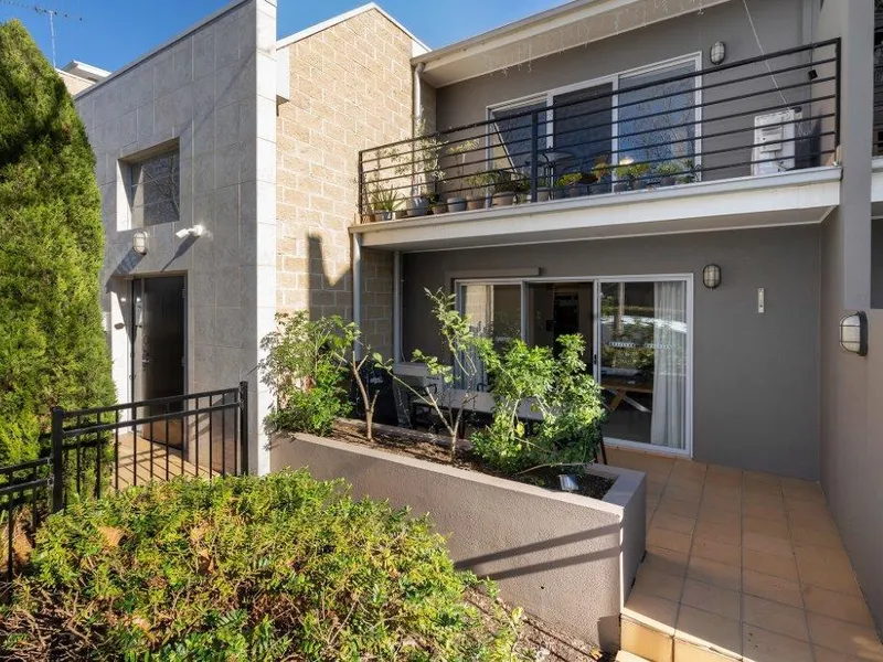 FULLY FURNISHED ground floor apartment with TWO Courtyards