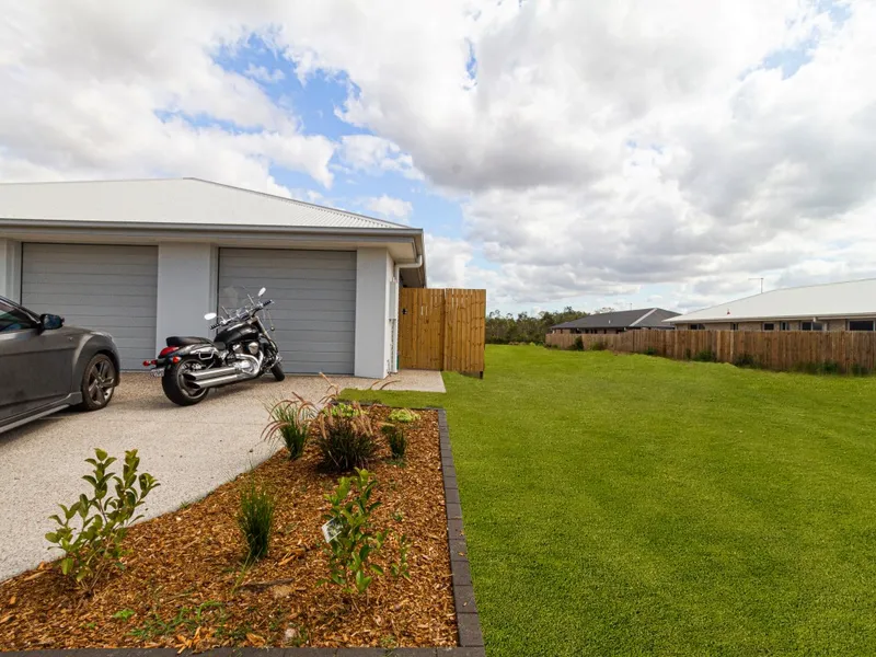 2 Bedroom Duplex with Security Screens