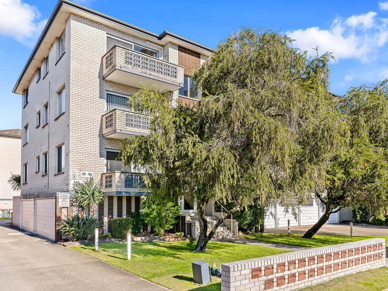 Renovated two bedroom apartment in a beachside location