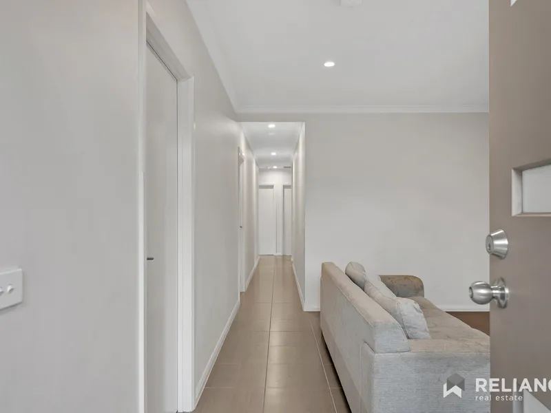 Comfort living & Entertainer's Delight!
