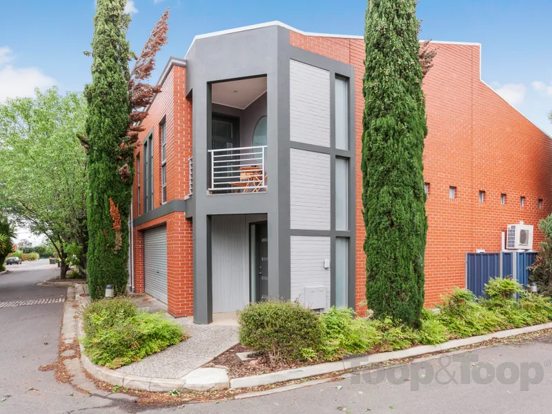 Executive Style - Three Bedroom Townhouse c.2006