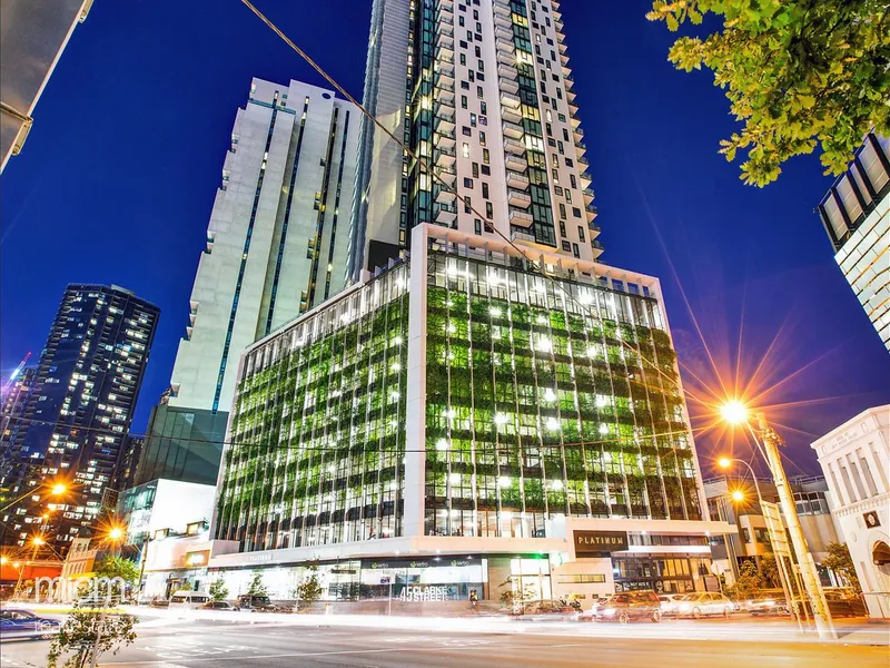 Stay In The Heart Of Melbourne - Platinum Zeta