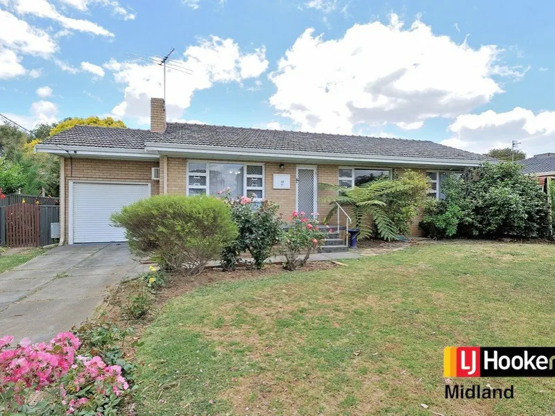 SHORT STROLL TO THE SWAN RIVER