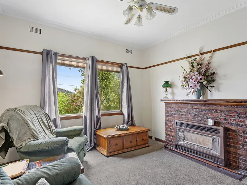Two-BR Abode In Ideal Location