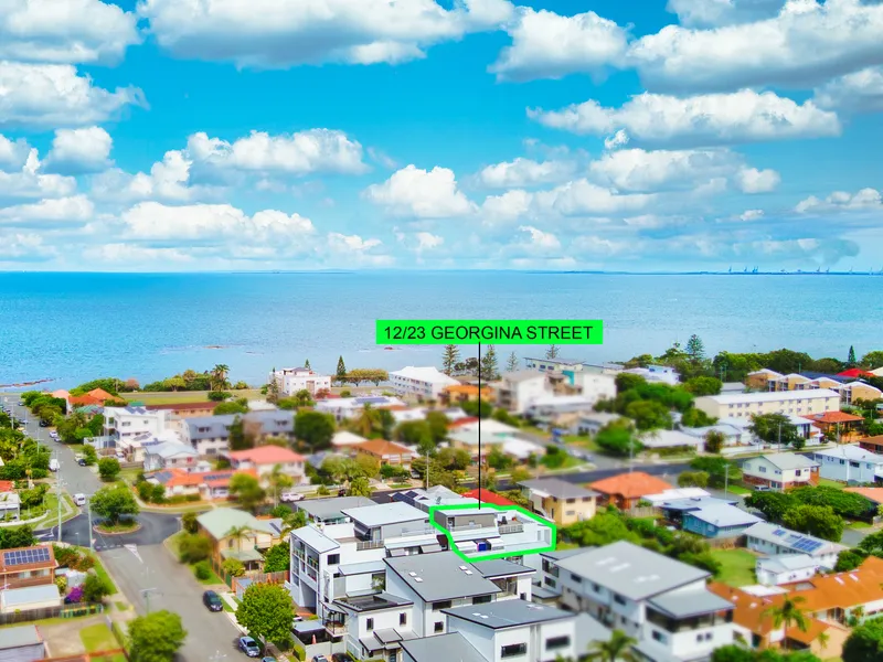 Top Floor Apartment with private roof top terrace - Lift in building - East of Oxley