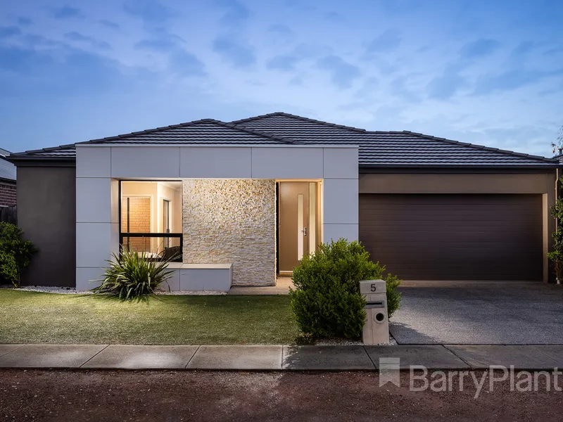 Luxury Living in the Alamanda School Zone
