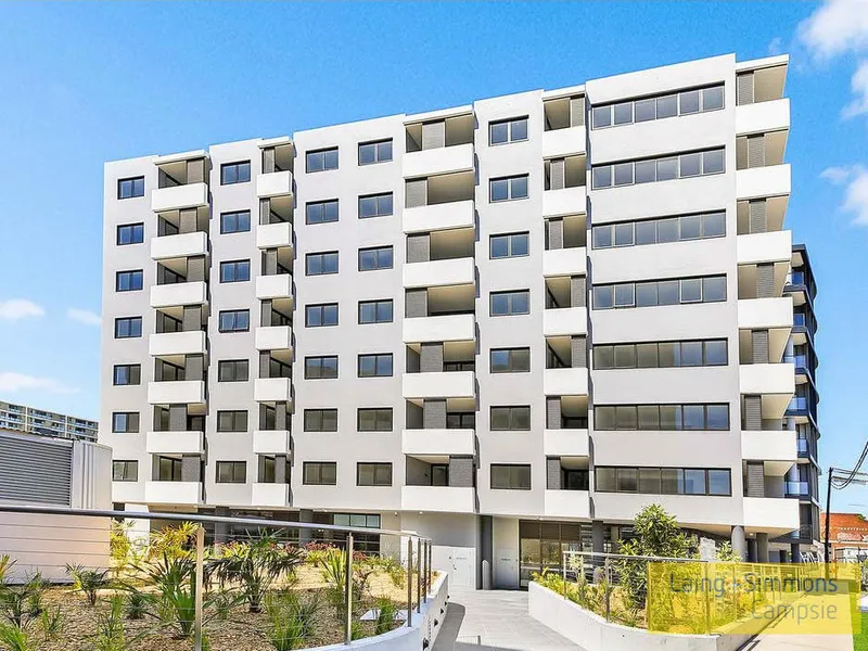 Near New Spacious 1 Bedroom + Study Apartment
